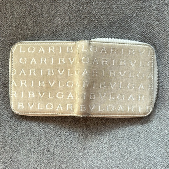 Bvlgari used zippy wallet.  Beige logo style.  Good condition! - Picture 5 of 11